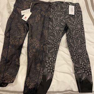 BNWT DHARMA BUMS 7/8 leggings (S) - price for 2!